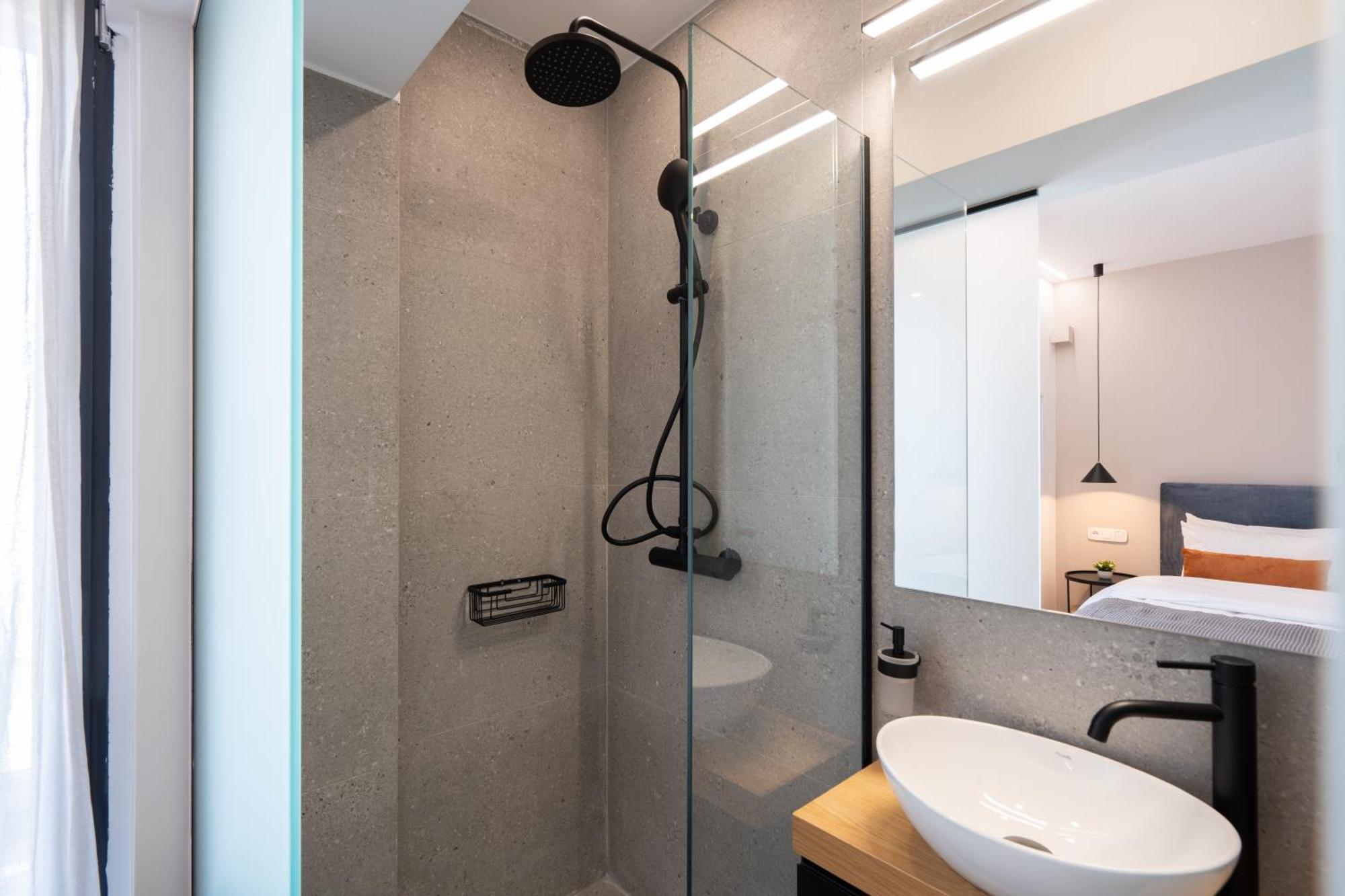Two-Bedroom Deluxe Apartment with Balcony